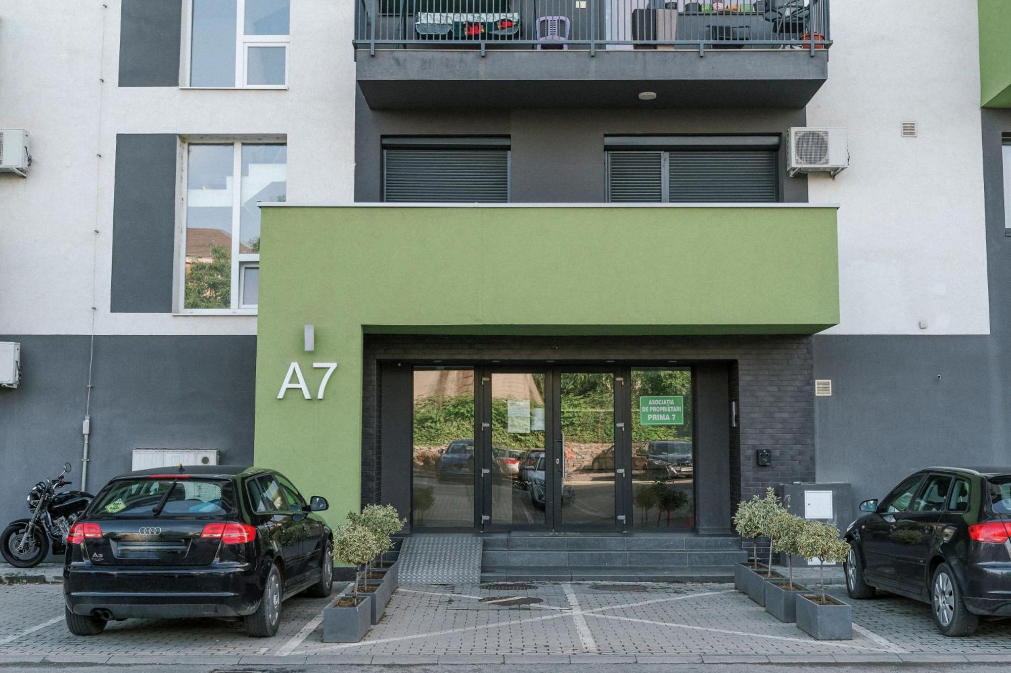 M&M Apartment Орадя Экстерьер фото
